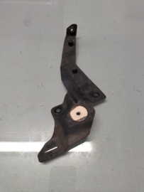 Montagesteun achterbumper links Nissan Micra K10 85221-21B00 Gebruikt.