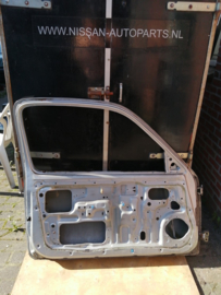 Portier linksvoor Nissan Micra K11 80101-74B30 (KL0)