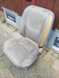 Bestuurdersstoel Nissan Primera P11/ WP11 H7050-BE982 Schade.