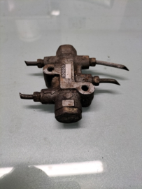 Connector brake tube Datsun U0506 (20251025) Used part.