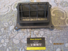 Duct-drafter, outlet right-hand Nissan Primera P11/WP11 76804-2F000 Gebruikt.