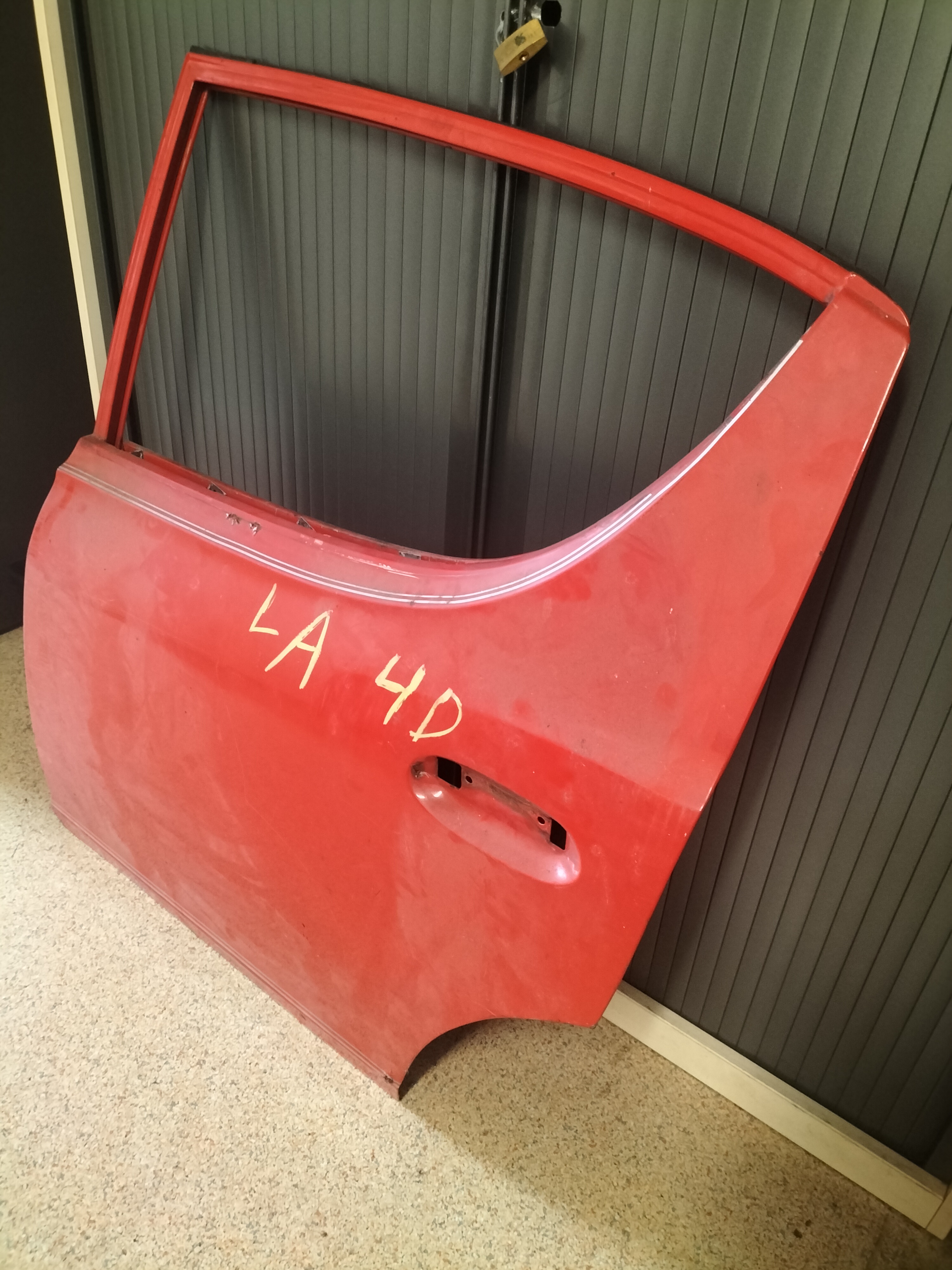 Assy-door, rear left-hand Datsun Cherry E10 82101-M0400 Used part.