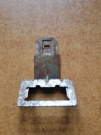 Montagesteun zekeringenkast Nissan Terrano2 R20 67883-0X000 Gebruikt.