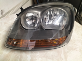 Lamp left-hand Nissan Almera Tino V10 26060-BU200 Used part. Little Damage.