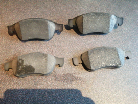 Pad kit-disc brake, front Nissan Juke F16 41060-00Q1L Original.