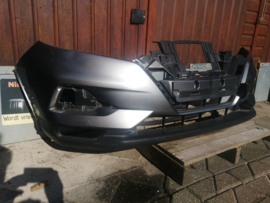 Voorbumper Nissan Qashqai J11 62022-HV00H (KAD)(kras) Gebruikt.