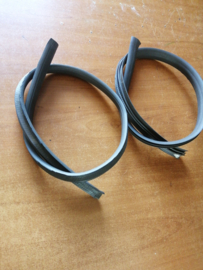 Deurrubbers Nissan 300ZX Z31 set links + rechts 76920-04P01 + 76921-04P01 Gebruikt.