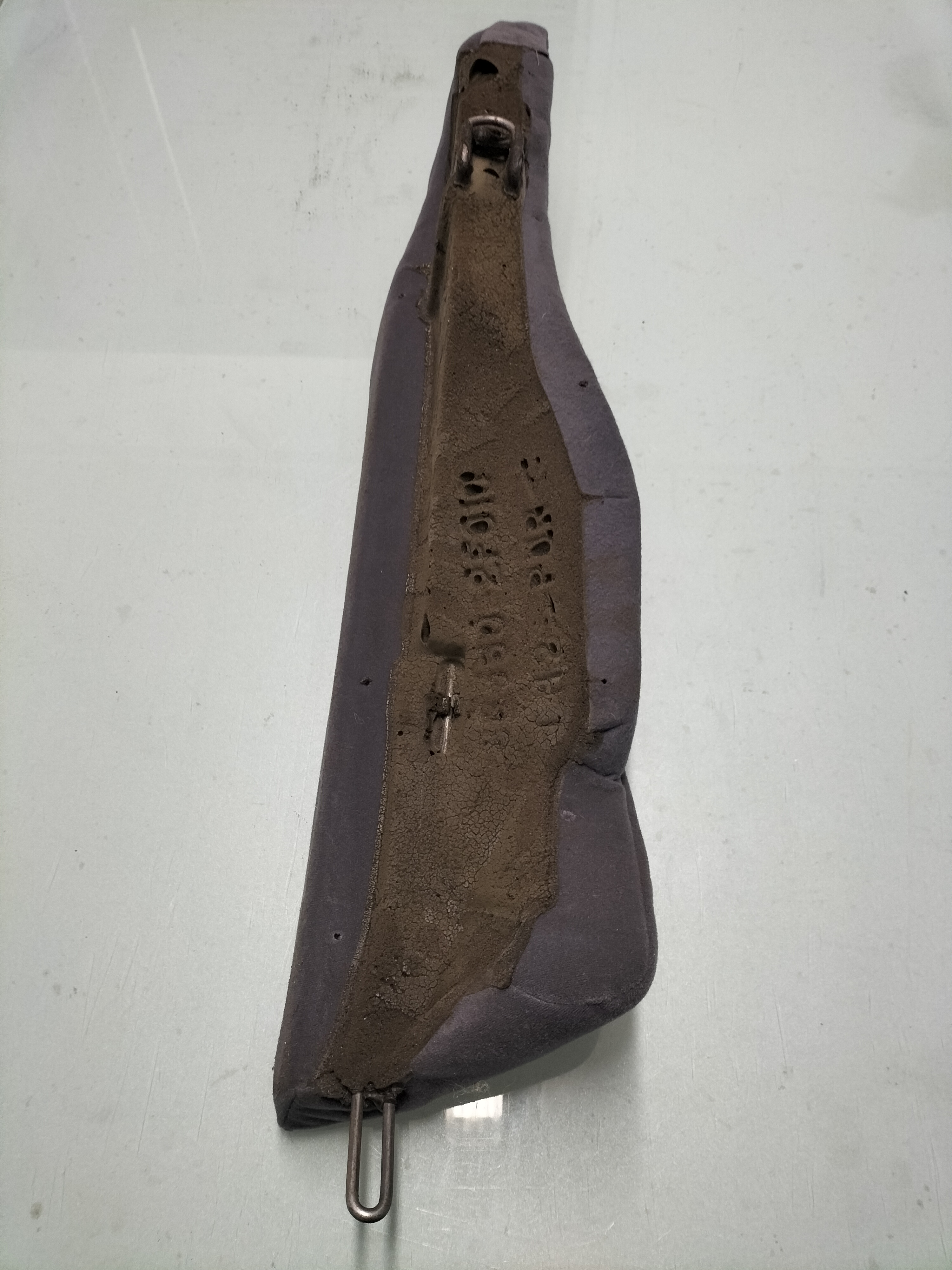 Hoekstuk achterbankrugleuning links Nissan Primera P11 88660-2F012 (88660-2F010) Gebruikt.