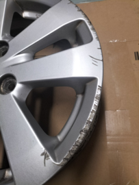 Aluminium velg 14X4 1/2J Nissan Pixo UA0 40300-4A00L Gebruikt. Lichte schade.