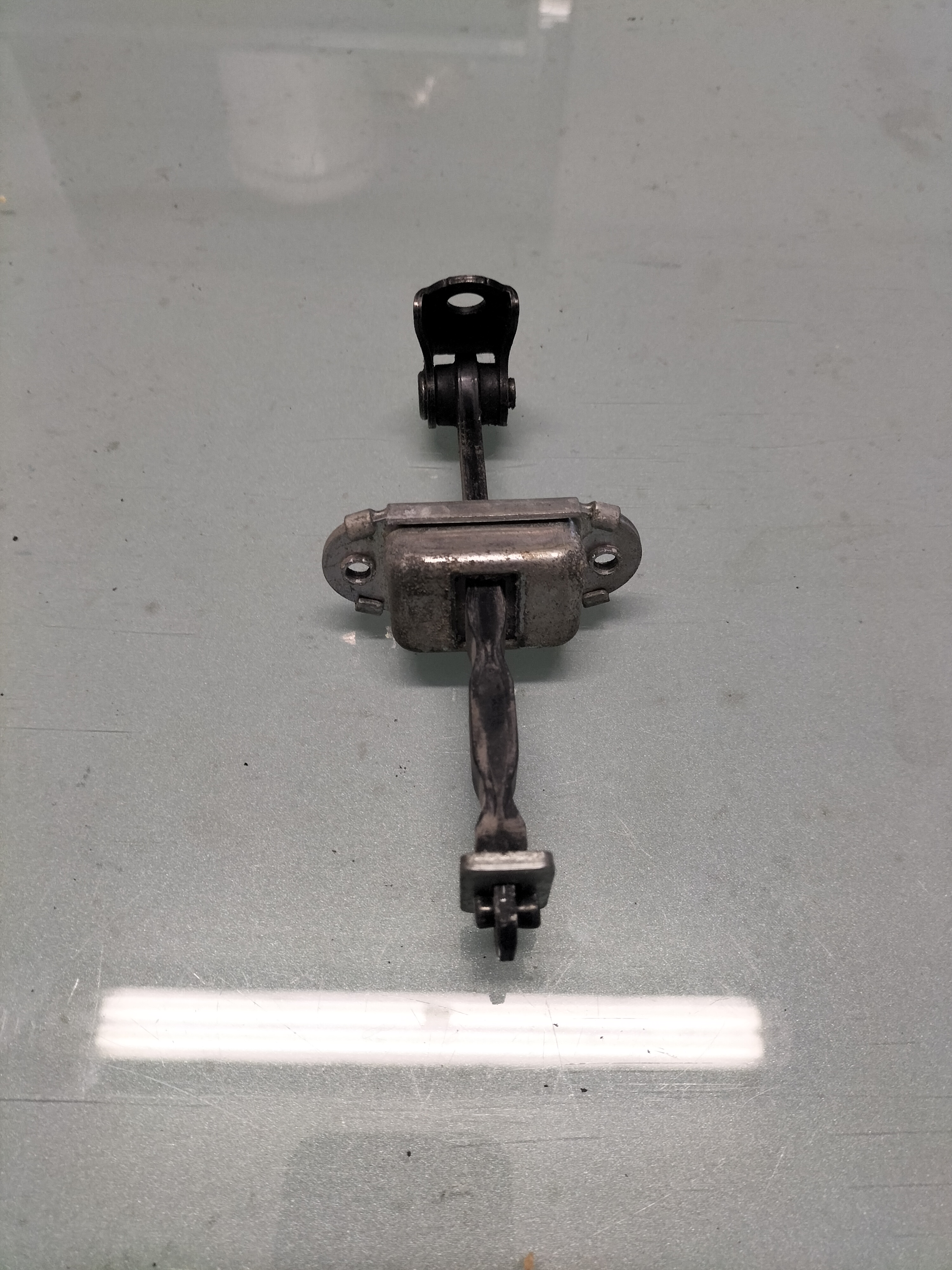 Deurvanger achterportier Nissan Qashqai J10 82430-JD000 Gebruikt.