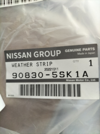 Achterkleprubber Nissan Leaf ZE1E 90830-5SK1A Origineel.