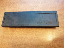 Afdekkap radio Nissan Sunny B12/ N13 68470-67A00 Gebruikt.