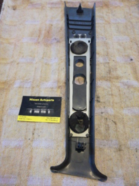 Garnish-center pillar, upper right-hand Nissan Bluebird T72 76913-Q9111 Used part.