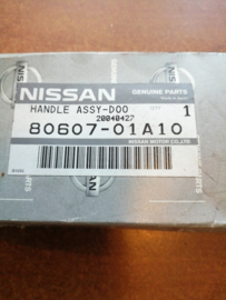 Deurgreep buitenzijde linksvoor Nissan 80607-01A10 B11/ D21/ WD21 Origineel