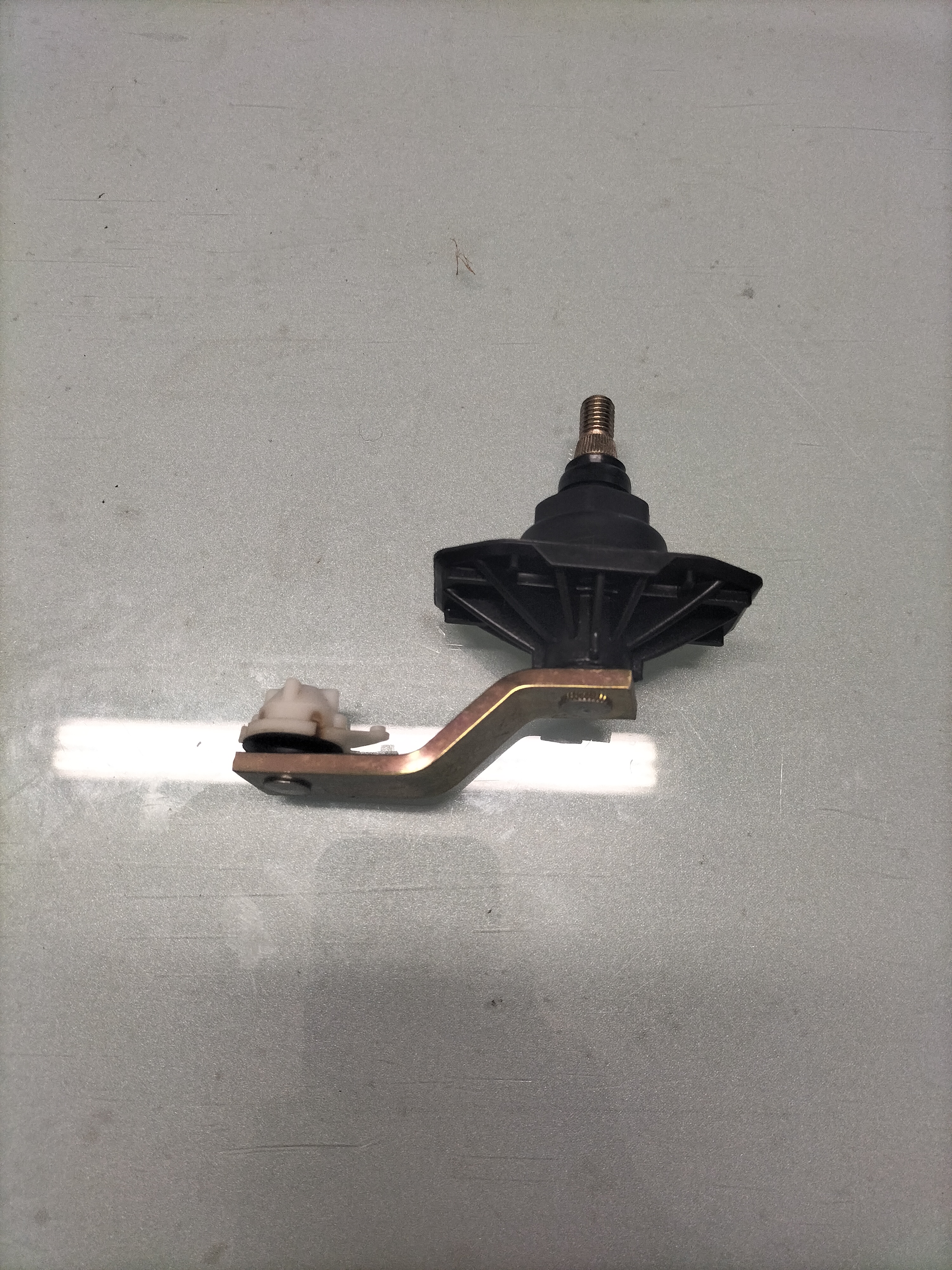 Ruitenwisserdraaipunt links Nissan Micra K10 28860-01B00 Origineel.