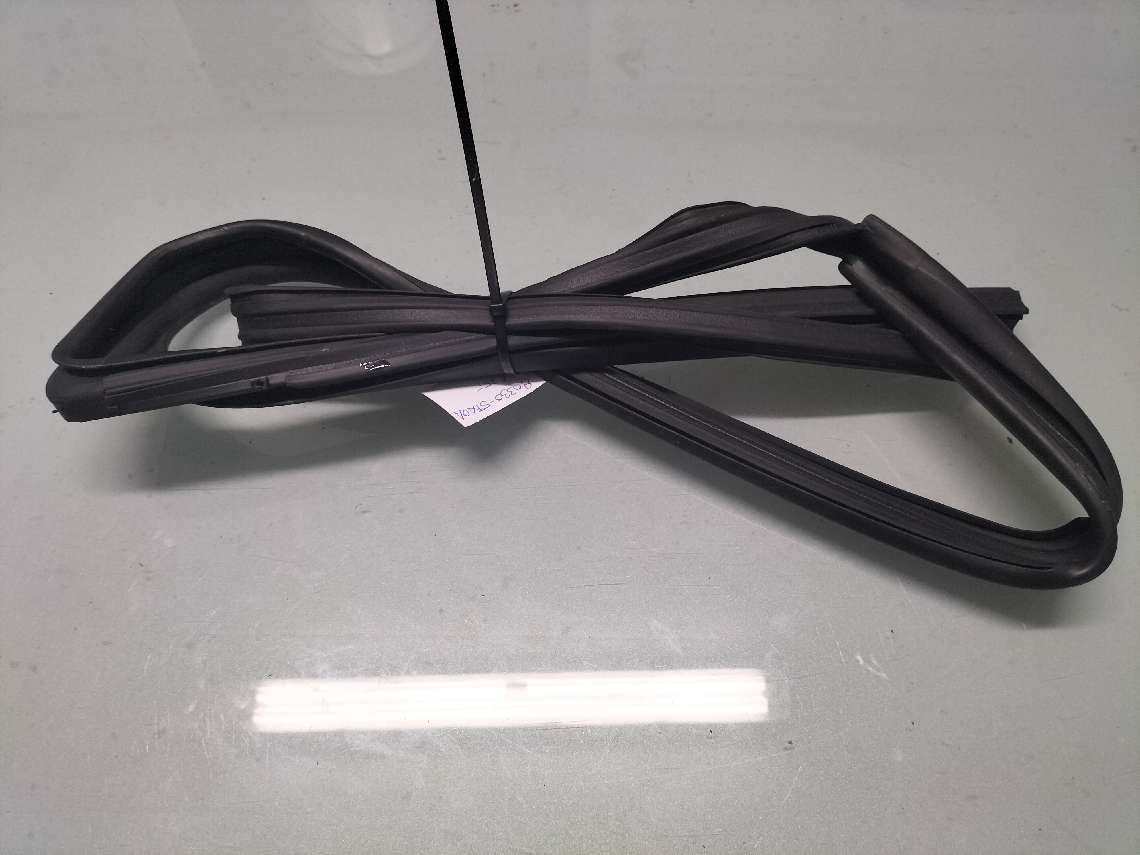 Raamgeleiderrubber Nissan Micra K14 80330-5FA0A Gebruikt