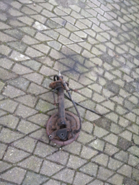 Veerpoot rechtsachter Nissan Bluebird T72 55302-D4126 + 36530-Q9106 Gebruikt.