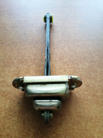 Link-door stopper Nissan Terrano2 R20 80430-0F000 Used part.