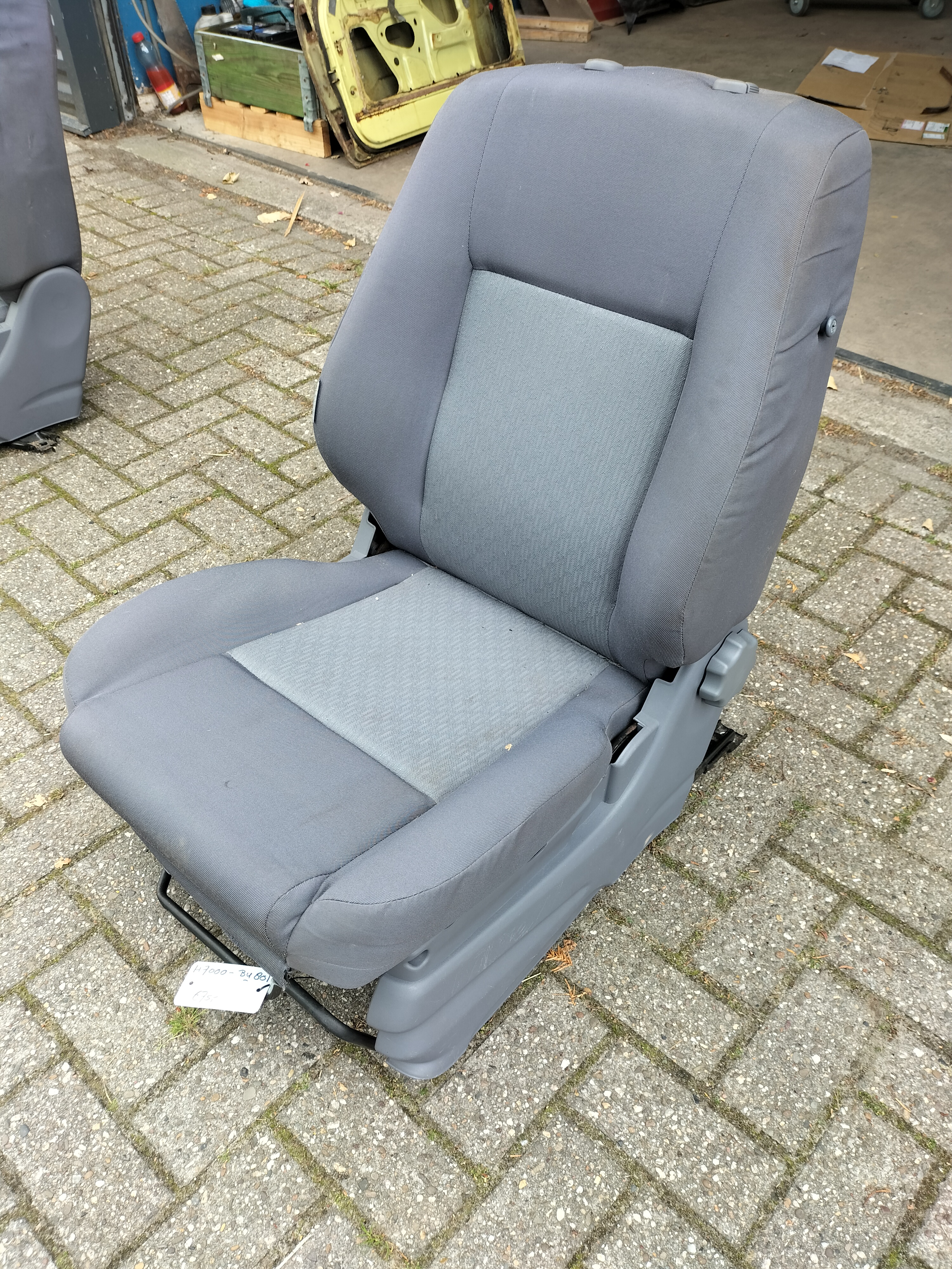 seat front Nissan Almera Tino V10 H7000-BU801 Used