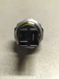 Oliedruksensor KA24E/ ZD30 Nissan 25240-2X901 R20/ Y61 Origineel