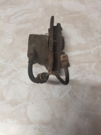 Remklauw compleet linksvoor Datsun Cherry E10 Gebruikt.