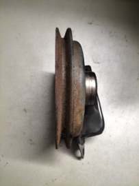 Krukaspoelie L16 Datsun Bluebird 510 12303-N0100 Gebruikt.