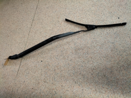 Ruitenwisserarm rechts Nissan Primera P12 28886-AU312 Gebruikt.