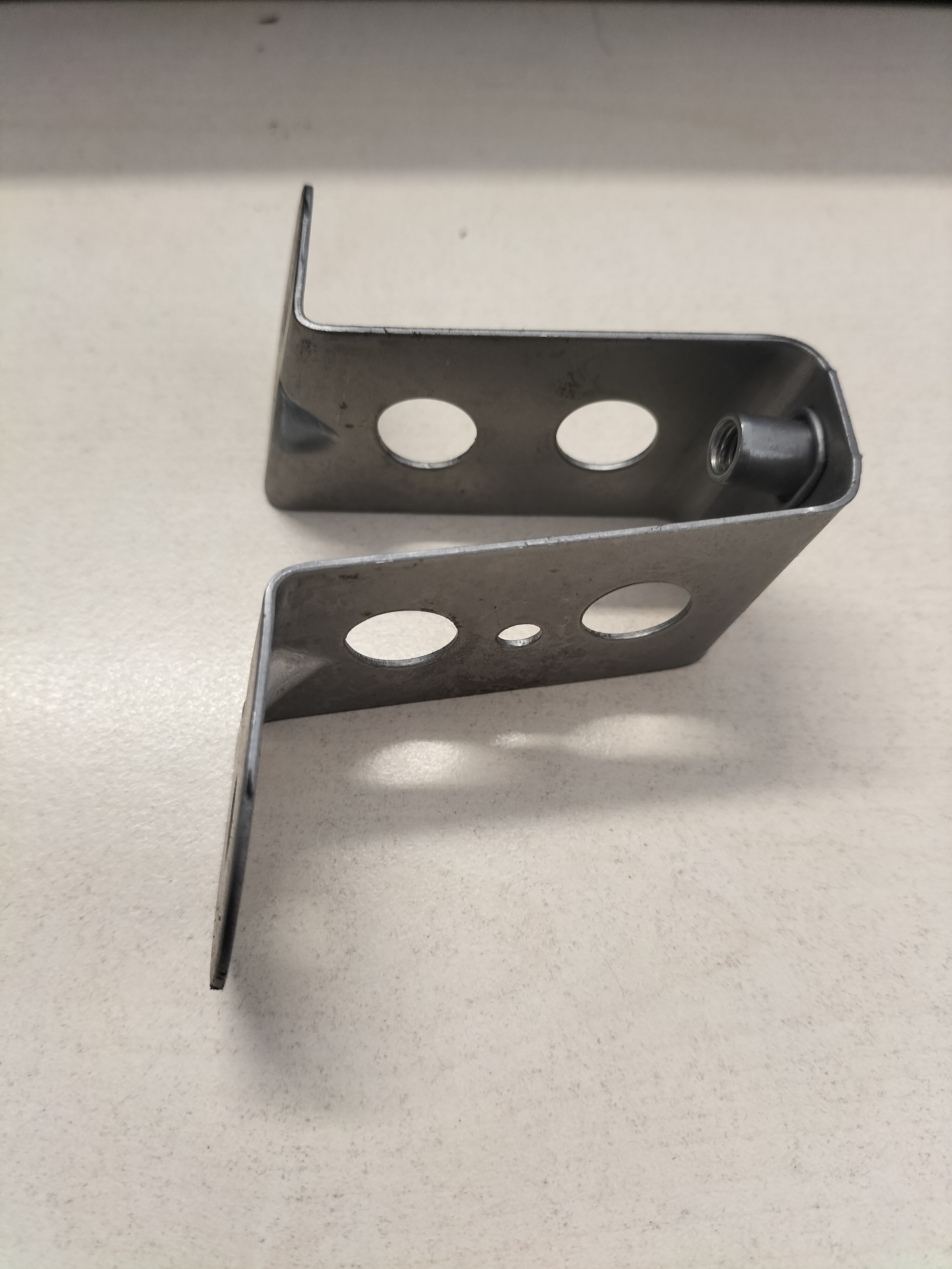 Montagebeugel handgreep binnenzijde linksvoor Nissan Qashqai J10/ JJ10 80675-JD00B Gebruikt.