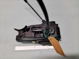 Deurslot linksvoor Nissan Primera P12 80501-BA200 Gebruikt.