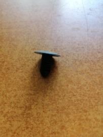 Clip black Nissan 01553-1047E Used part