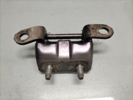 Deurscharnier achterportier rechtsboven Nissan Primera P12 82400-AV630 Gebruikt.