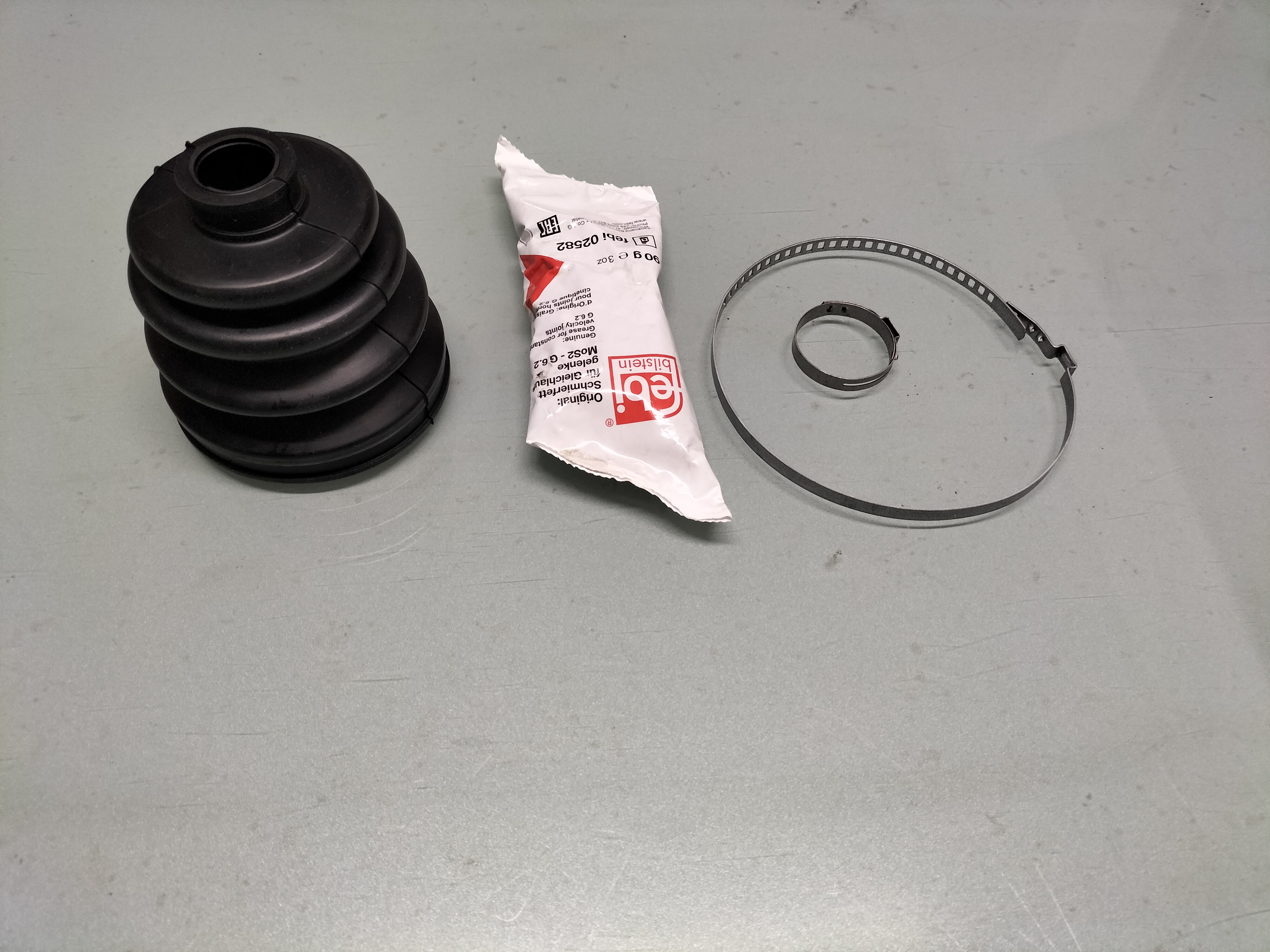 Repair kit-dust boot, outer CD20/ GA16DS Nissan 39241-64J29 B13/ P10 New.