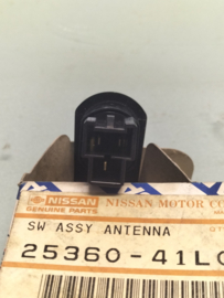 Switch assy-door lock Nissan 25360-41L01 A32/ B12/ B13/ D21/ D22/ E24/ J30/ M11/ N13/ N14/ R50/ S13/ S14/ W10/ WD21/ Y10/ Y61/ Z32 Original