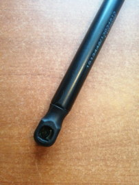 Gasveer achterklep Nissan Primera P11 Hatchback 90452-9F725 Nieuw.