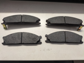 Brake pad set front axle Nissan Urvan/King van E24 41060-08N92 New.
