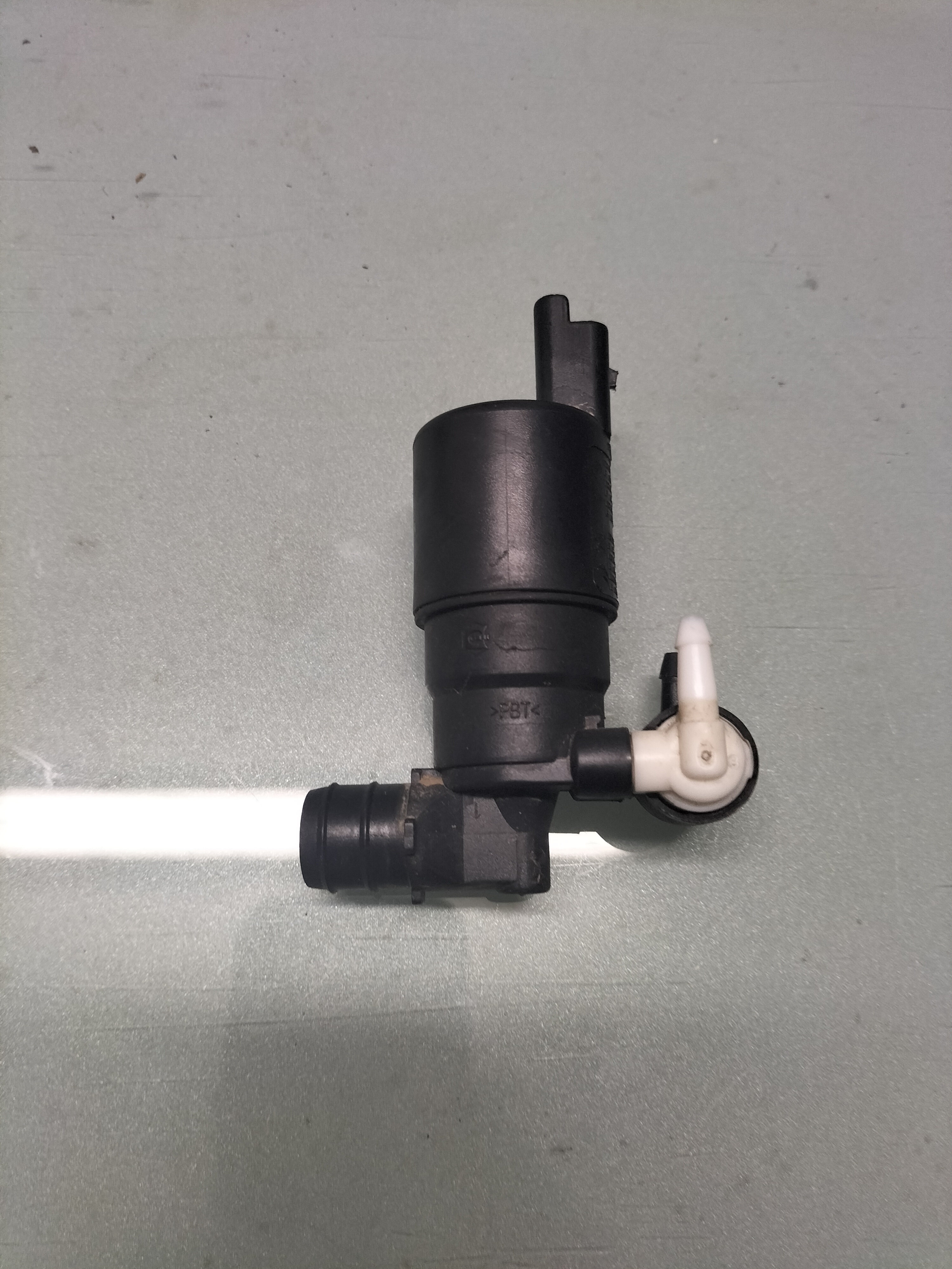 Ruitensproeierpomp Nissan Micra K14 28920-5FA0A Gebruikt