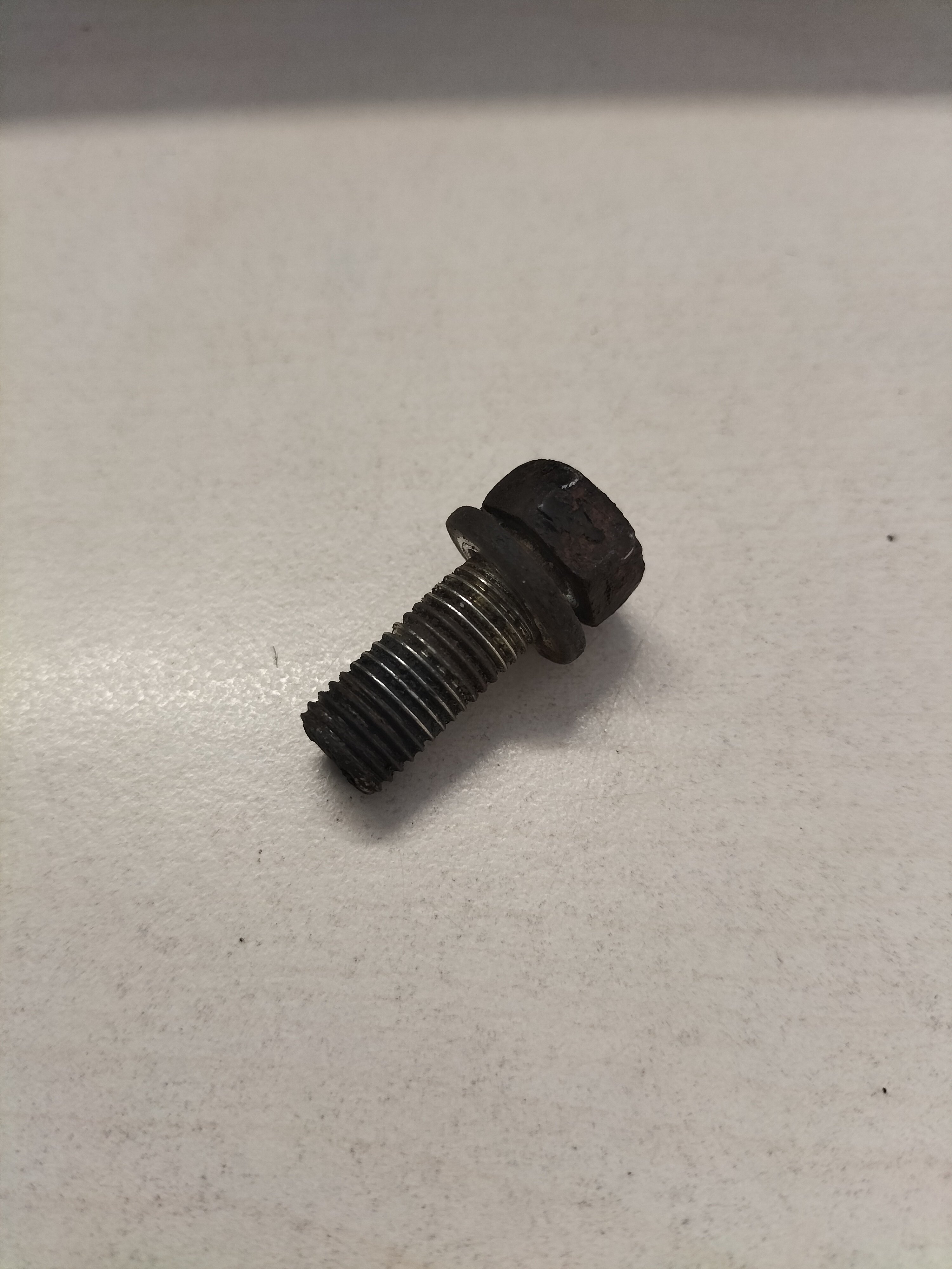Montagebout M9,75 X 24 Datsun 08114-02562 Gebruikt.