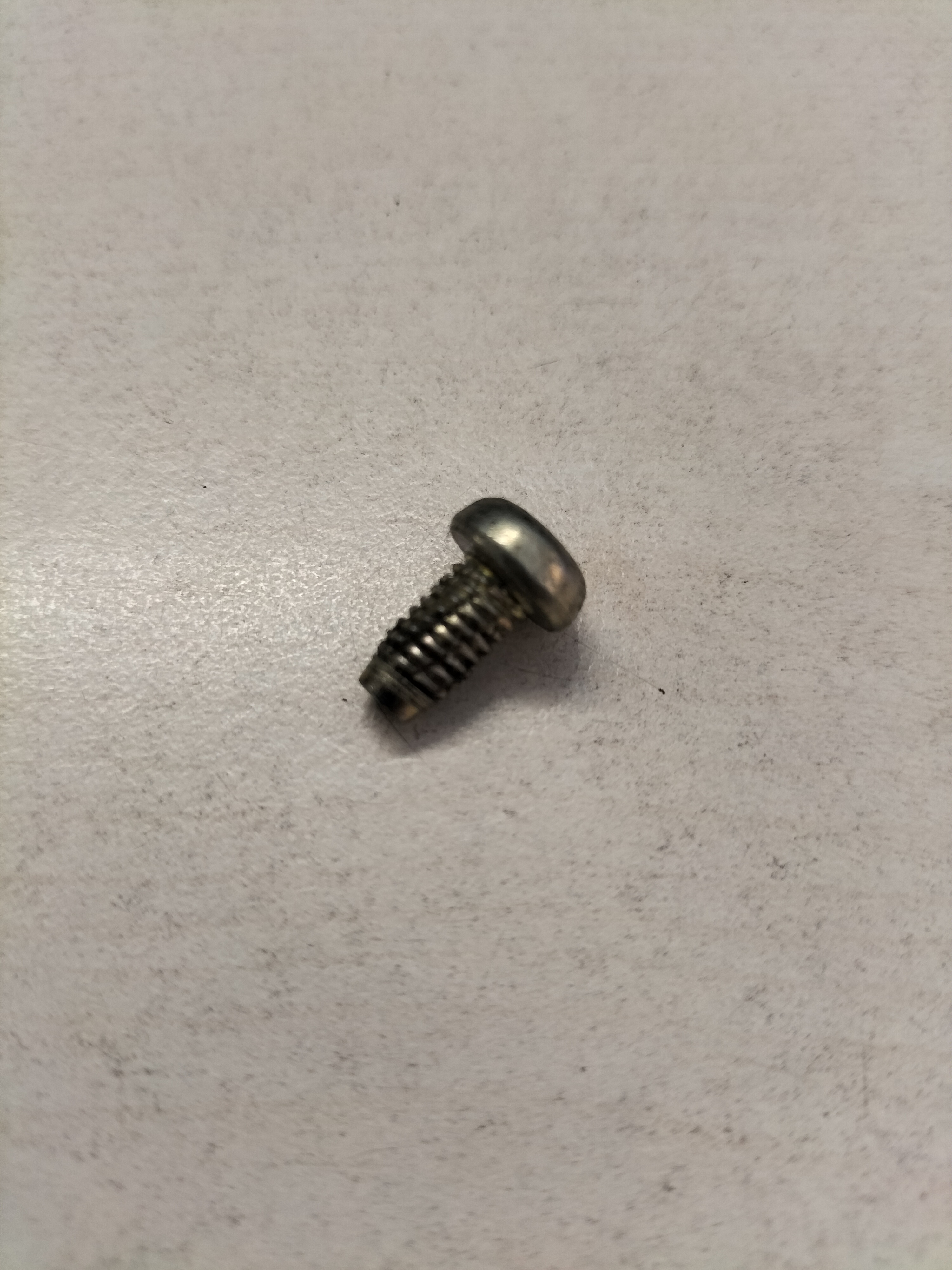 Montageschroef klok Datsun Cherry E10 68207-M0200 Gebruikt.
