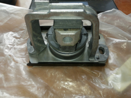 Bracket-engine mounting, front right-hand Nissan Primastar X83 11246-00Q0A (8200378211) Original.