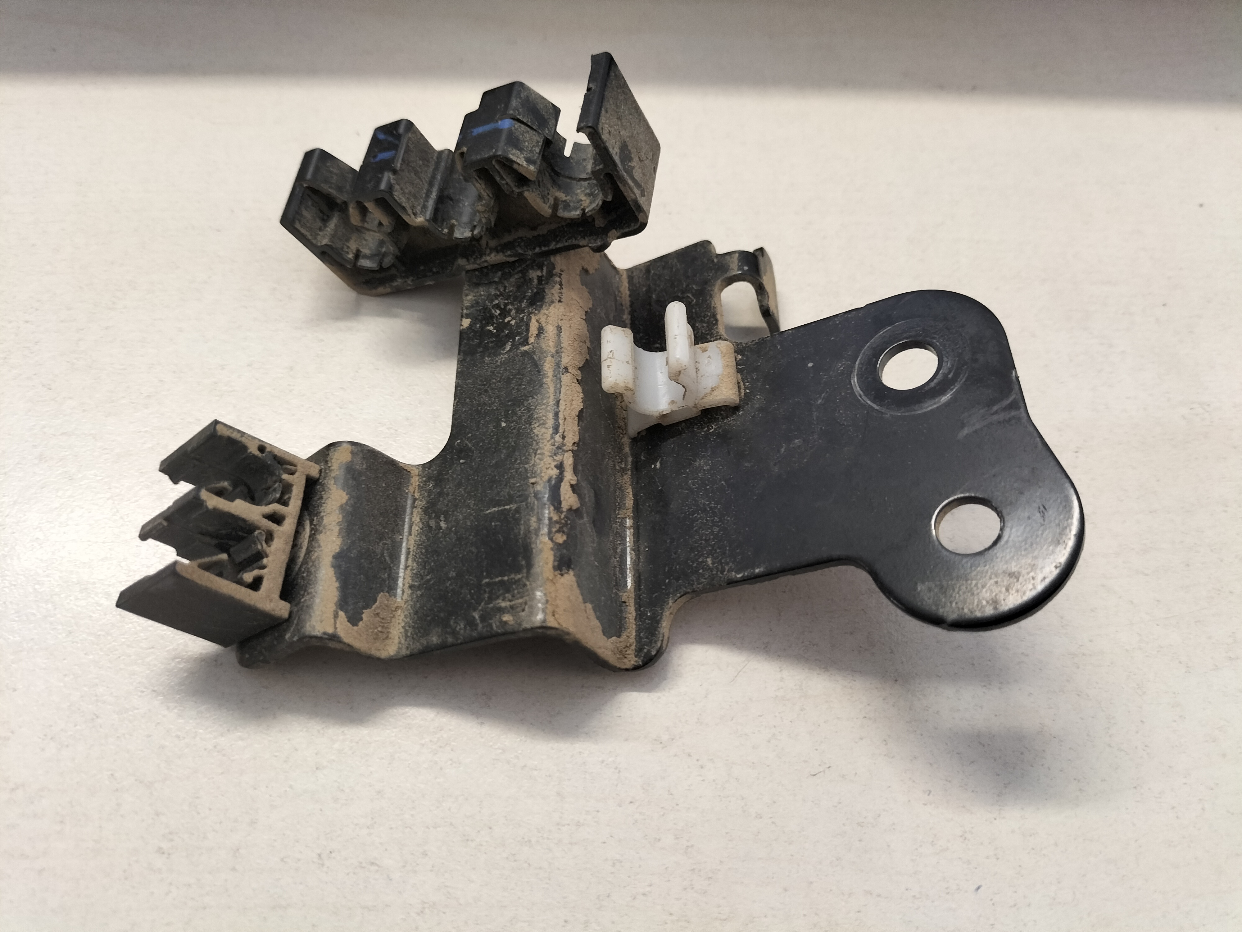 Montagesteun remleiding Nissan Micra K14 26261-5FA0A Gebruikt.