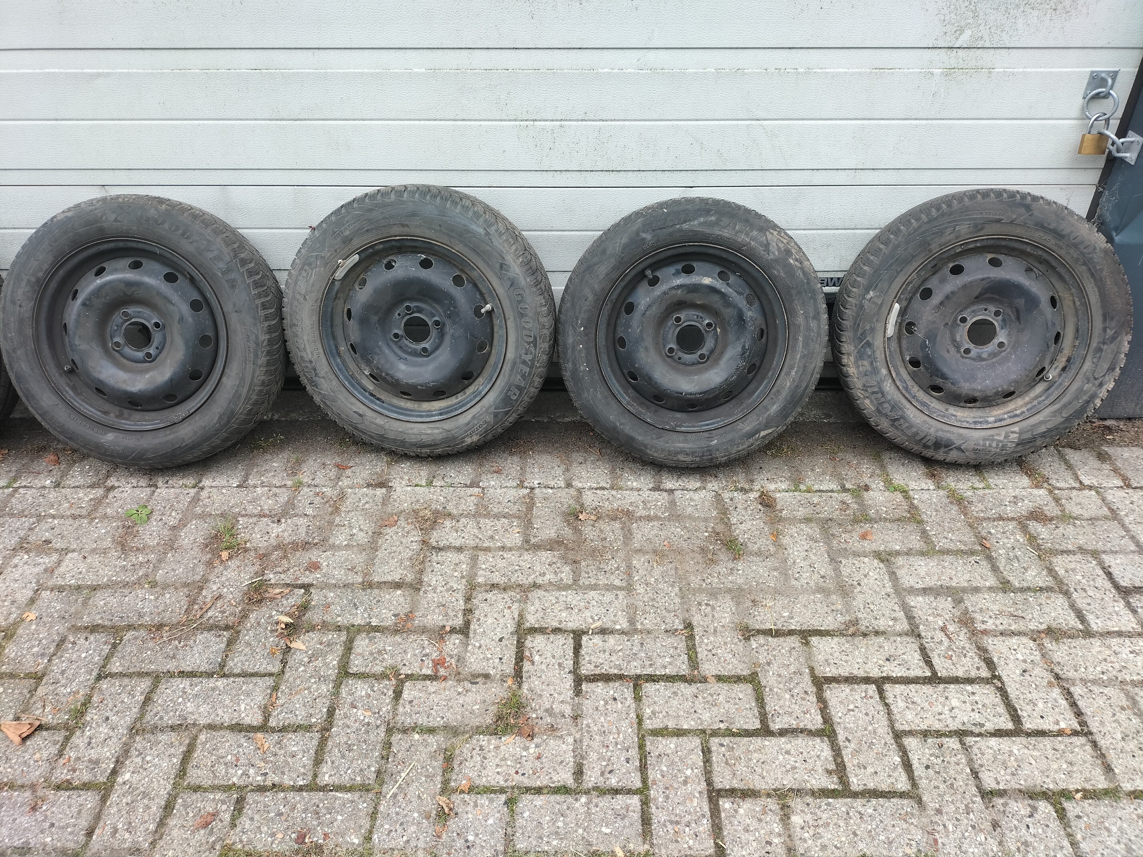 15 inch steel rims with tire 185/65R15 88T Nissan Micra K14 40300-00Q2B Used part.