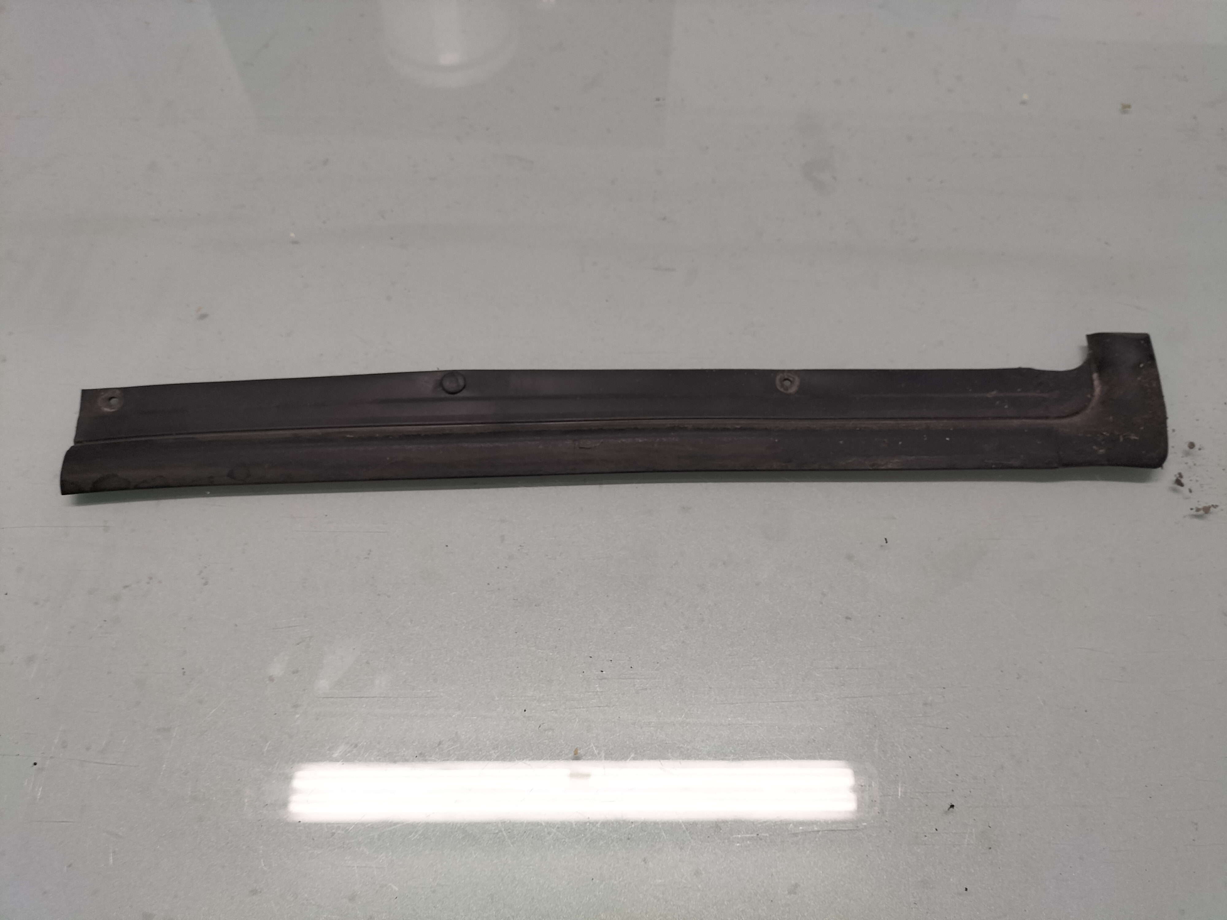 Seal-rear door partition, left-hand Nissan Qashqai J10 82839-JD00B Used part.