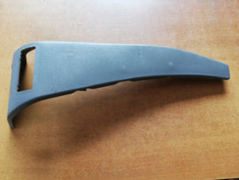 Zijafscherming hoedenplank links Nissan Primera P11 hatchback 79909-9F601 Gebruikt.