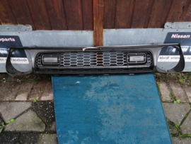 Grille Datsun Sunny B210 Coupe 62302-H7427 Gebruikt.