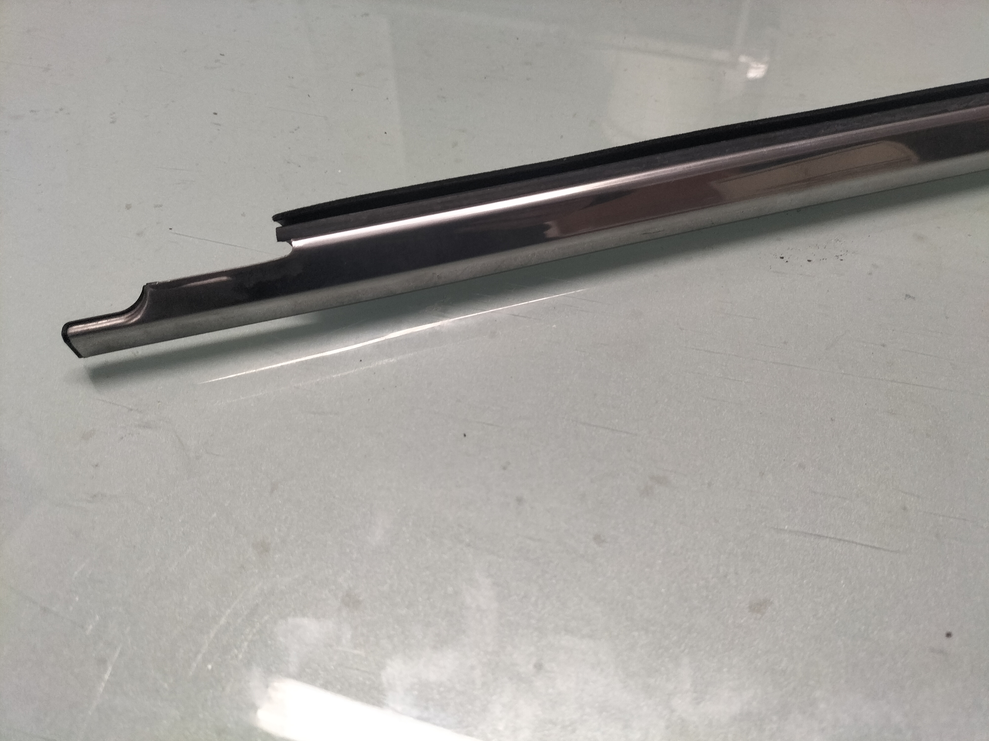 Deurstripbuitenzijde Nissan 80319-M0204 Origineel.