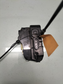 Deurslot linksachter Nissan Primera P12 Wagon 82501-BA270 Gebruikt.