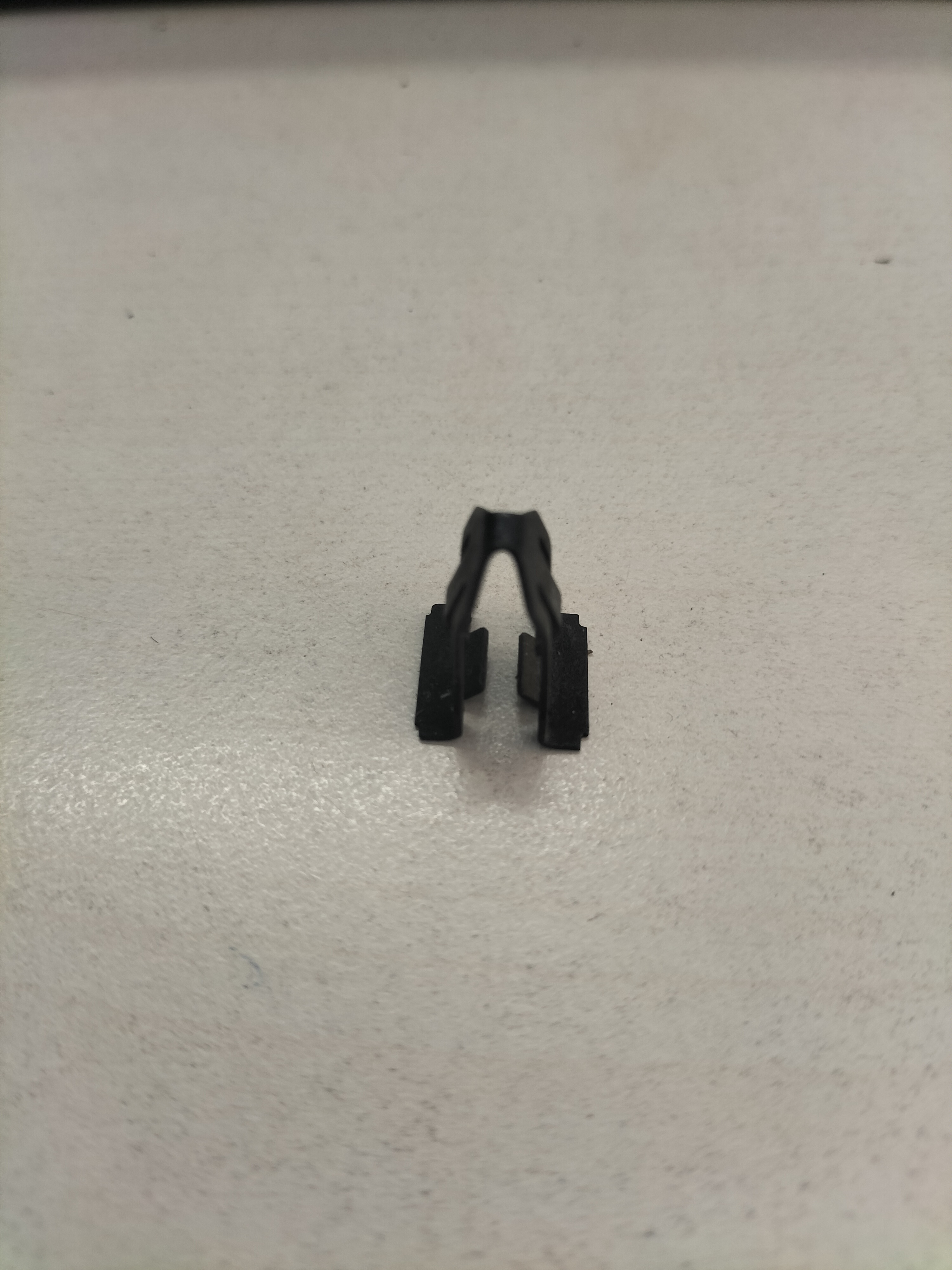 Clip steel Nissan 01554-00181 Used part.