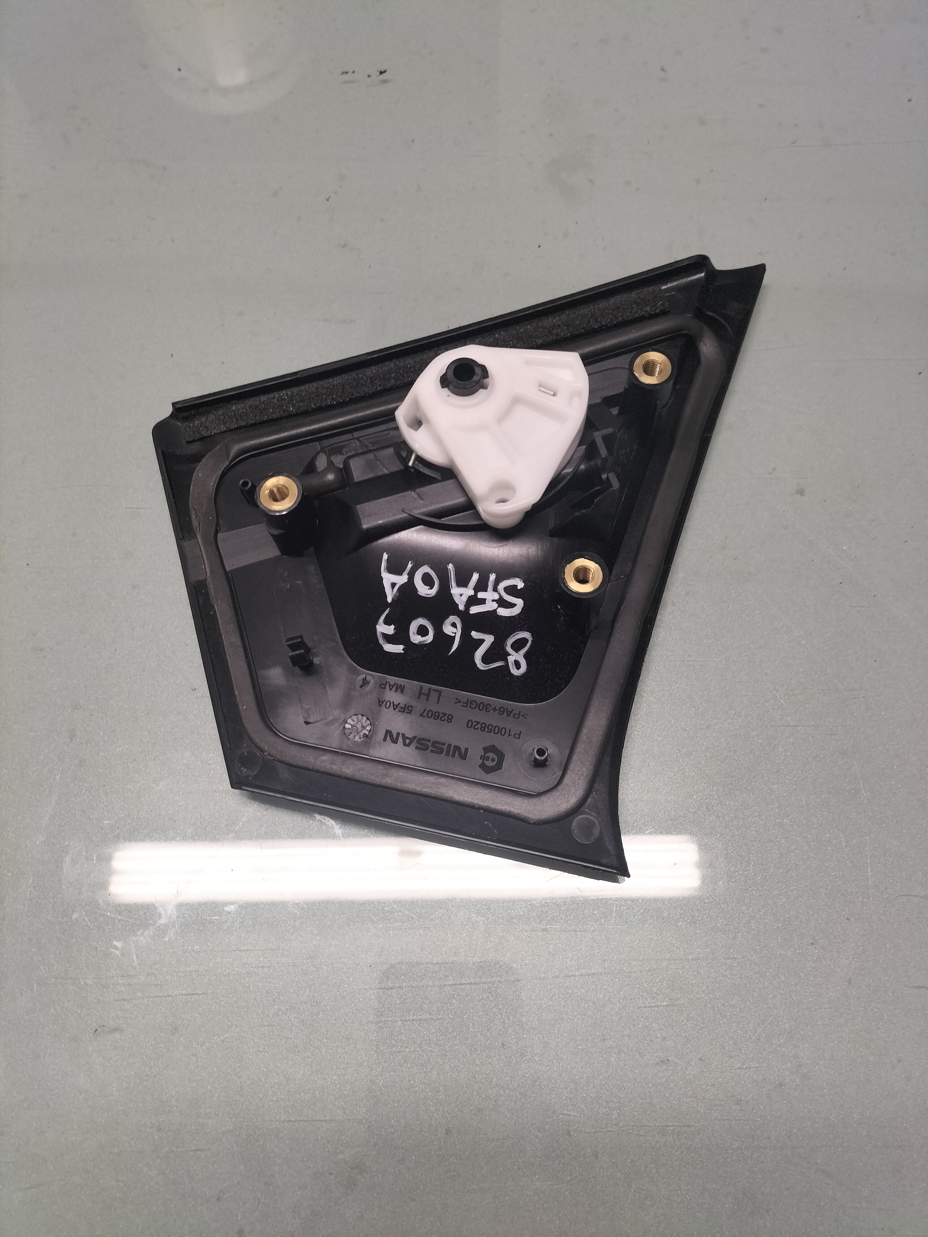 Deurgreep Links Nissan Micra K14 82607-5FA0A Gebruikt