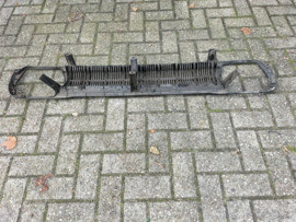 Grille Datsun Cherry F10 sedan 62303-M3903 Gebruikt, lichte schade. Scheur.