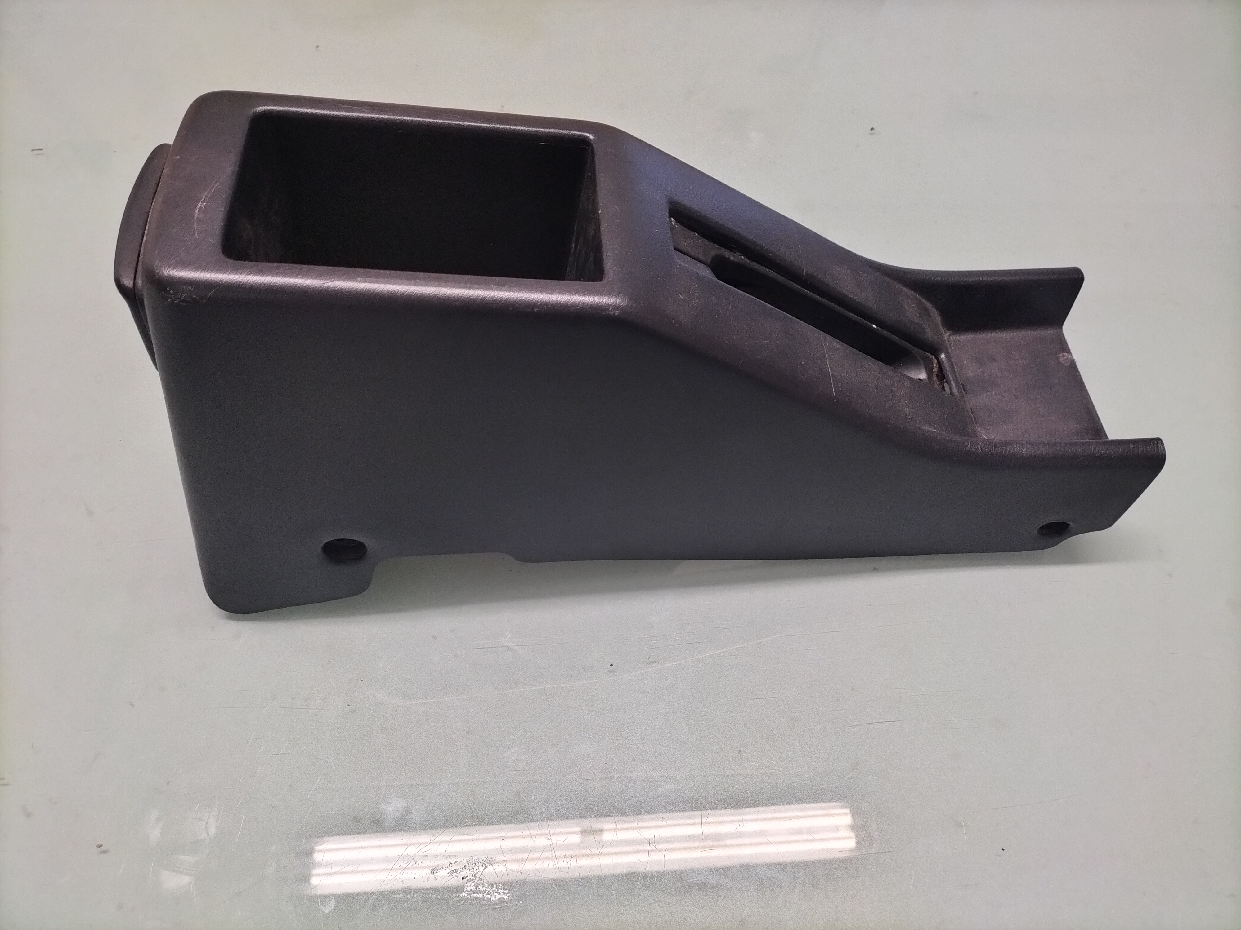 Middenconsole achterzijde Nissan Almera N15 96911-0M501 (96911-0M500) Gebruikt.